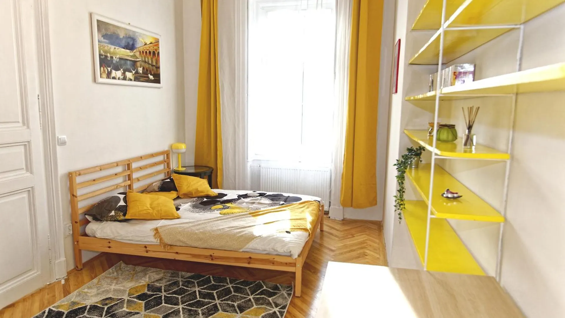 ブダペストSunny & Elegant Large Flat Next To Parliamentアパートメント アパート ブダペスト